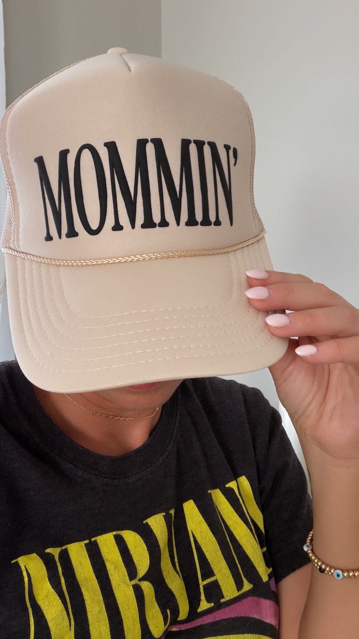 mommin' trucker hat