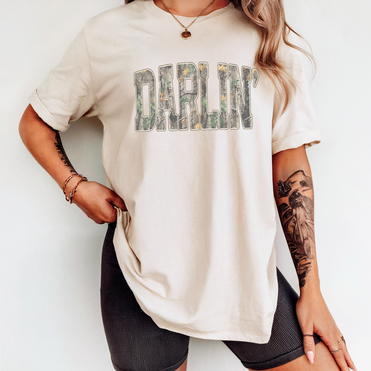 Darlin' Tshirt Model